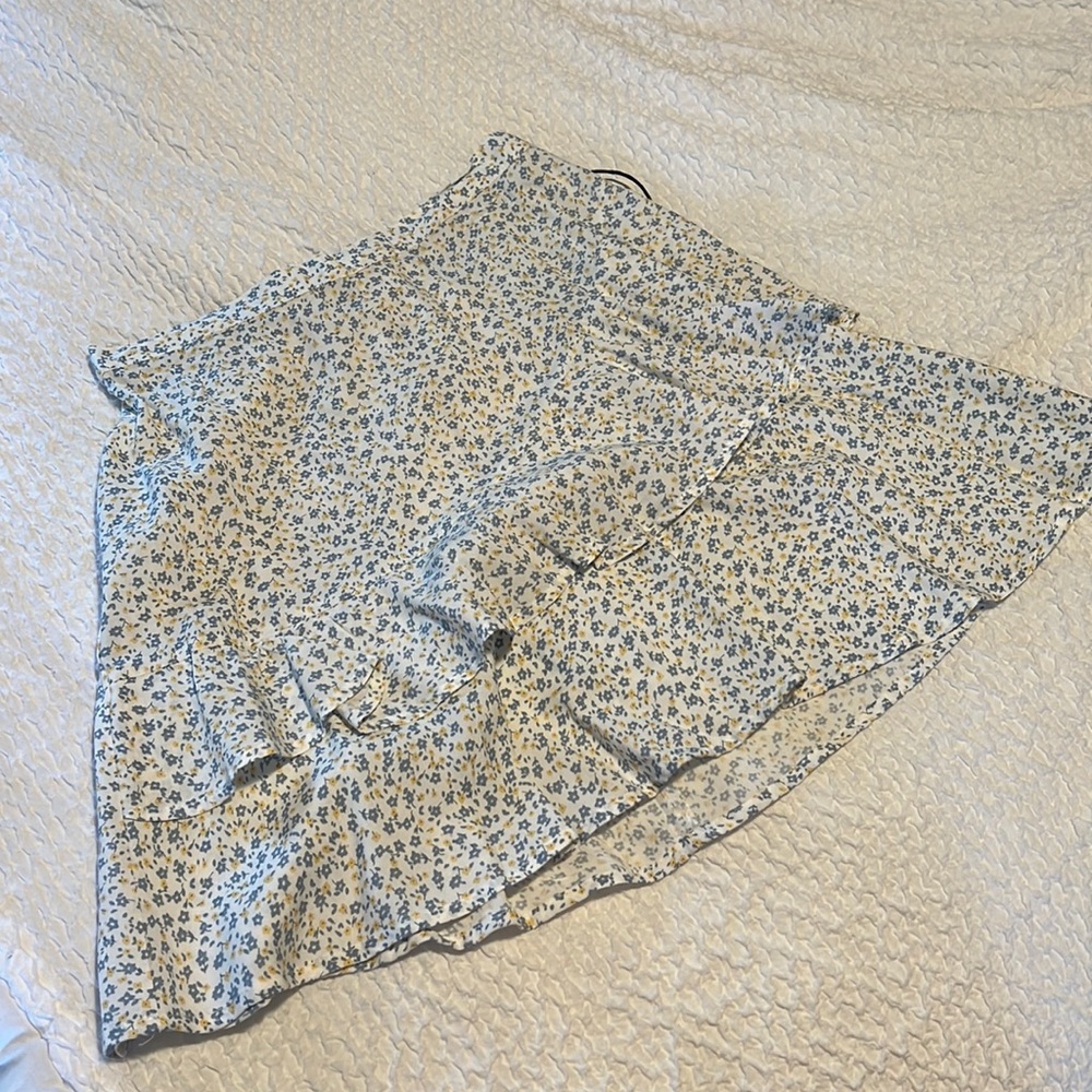 Light-weight floral skirt, size medium, never worn!!